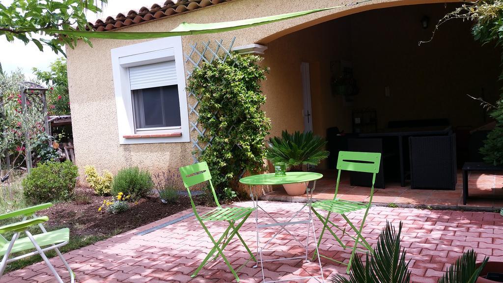 Petit Studio Au Calme Vila La Crau Exterior foto