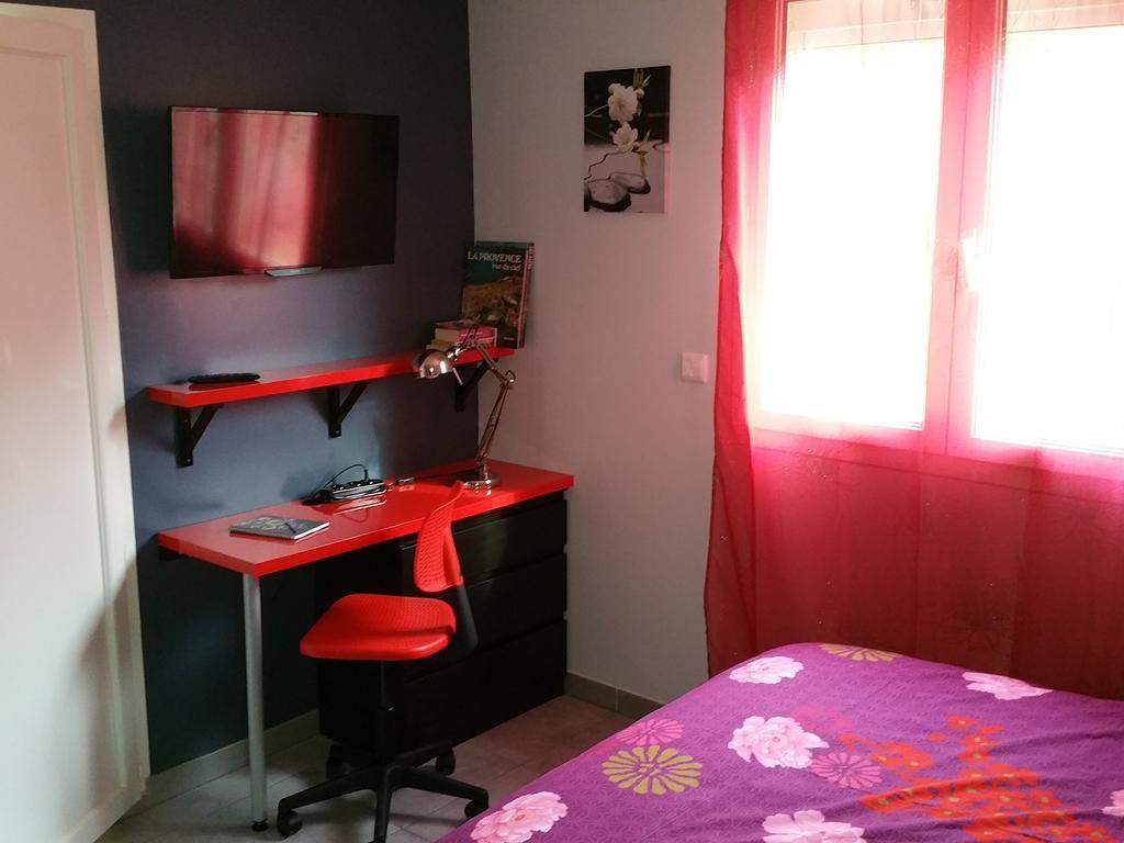 Petit Studio Au Calme Vila La Crau Exterior foto