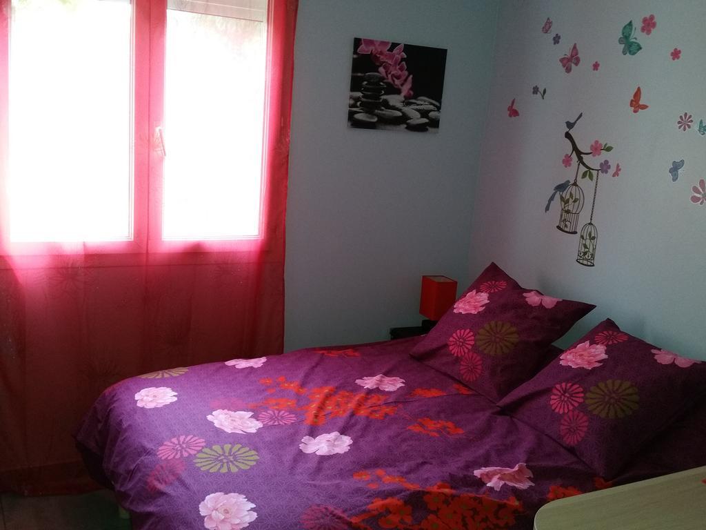 Petit Studio Au Calme Vila La Crau Exterior foto